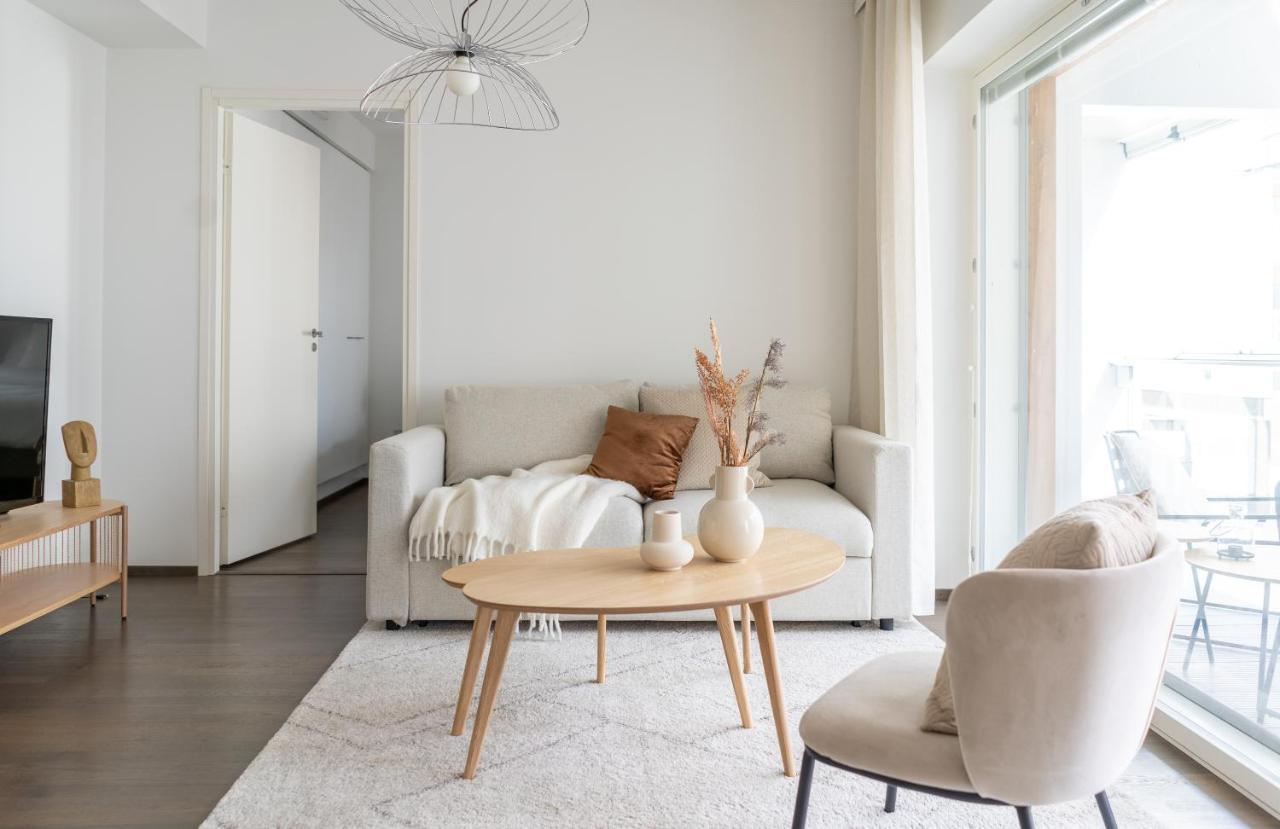 Iso Aurinkoinen Parveke Ja Hyvaet Yhteydet Apartment Helsinki Ngoại thất bức ảnh